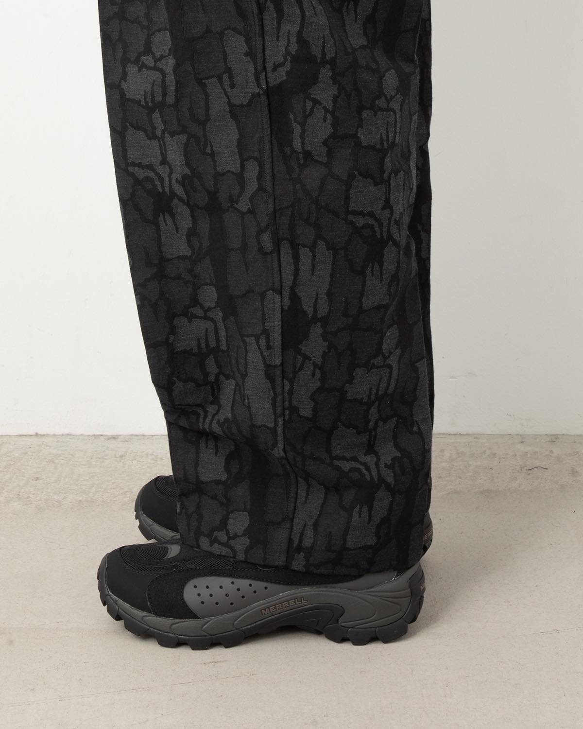 TREE CAMO BELTED TROUSERS