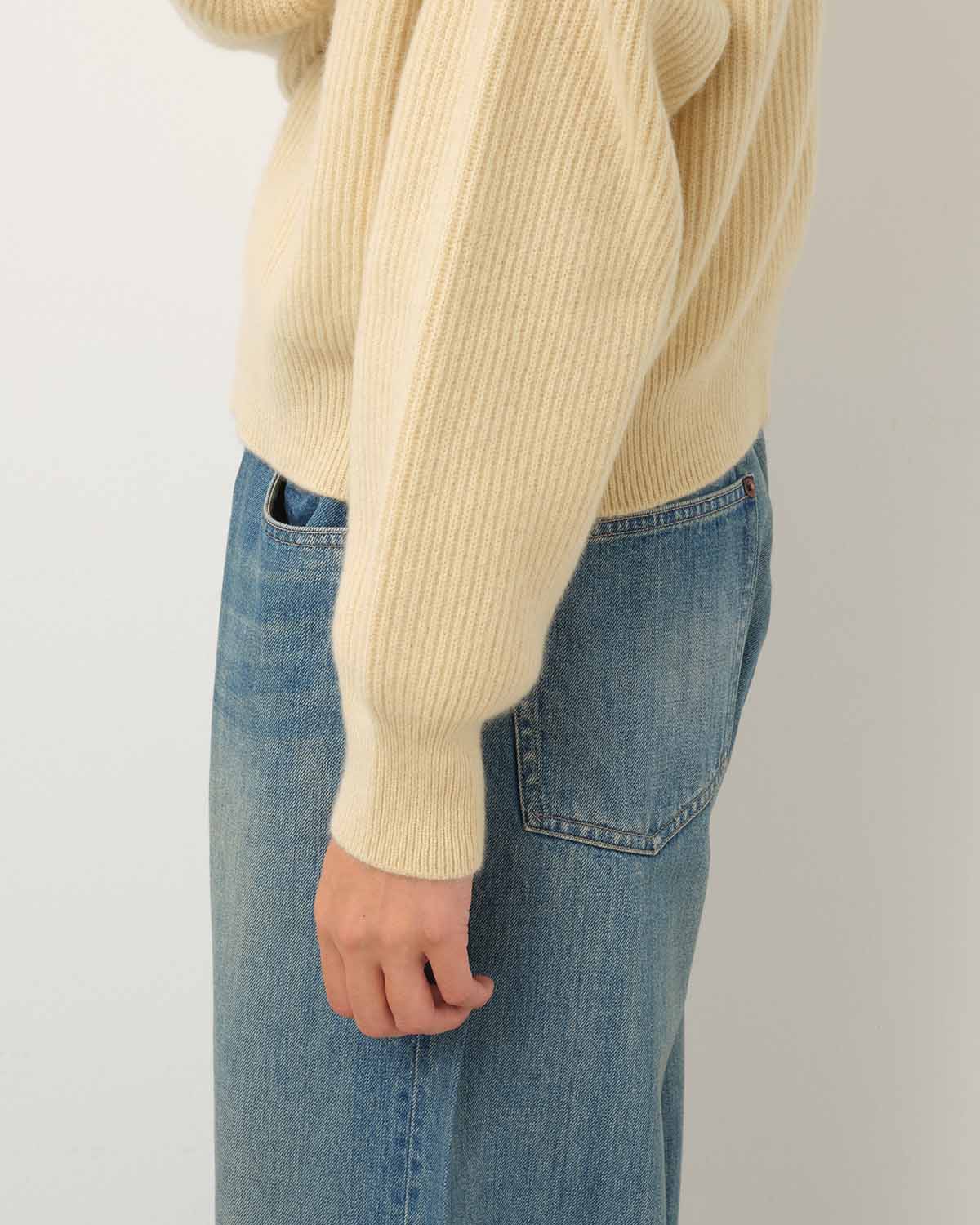 RIBBED CASHMERE CROPPED SWEATER