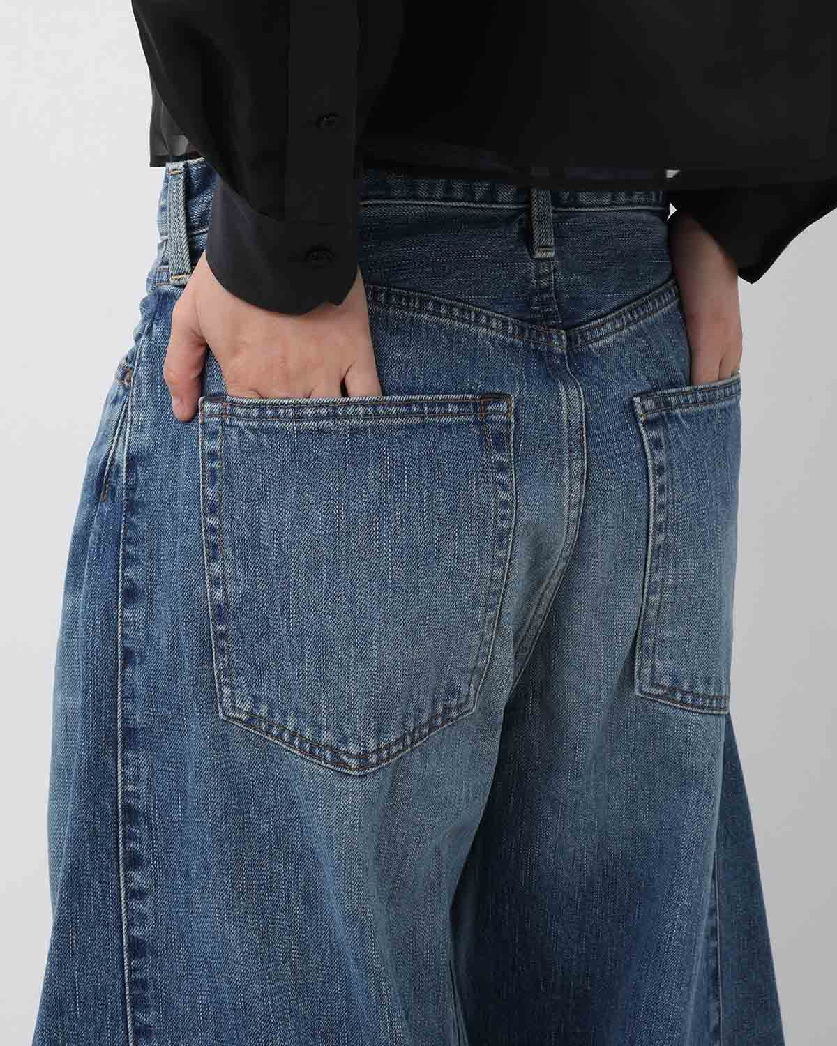 DENIM BARREL-LEG JEANS