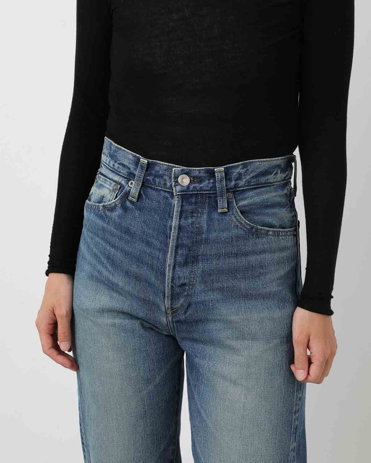 CLASSIC STRAIGHT JEANS