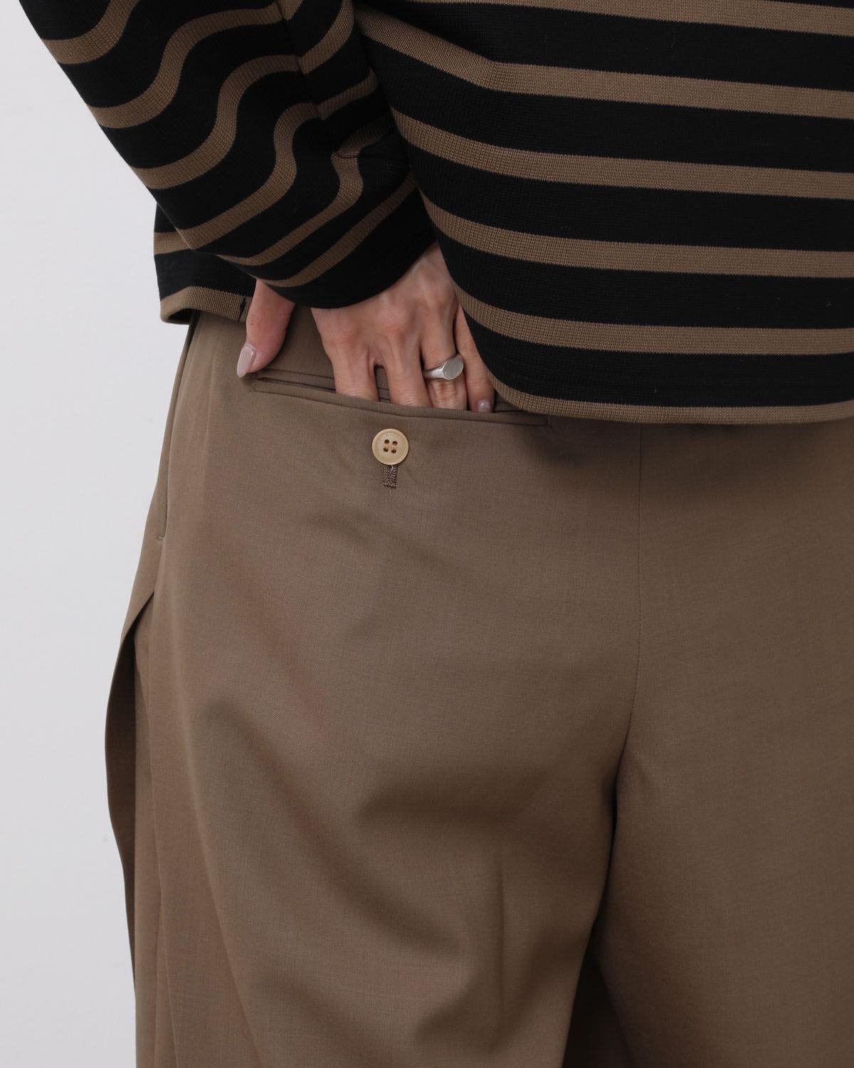 WOOL SIDE TUCK PANTS