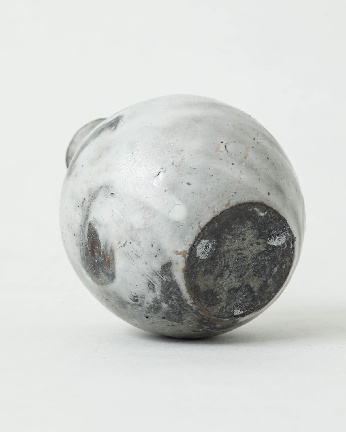 SHIROZUMI SAKE BOTTLE (TOKKURI)