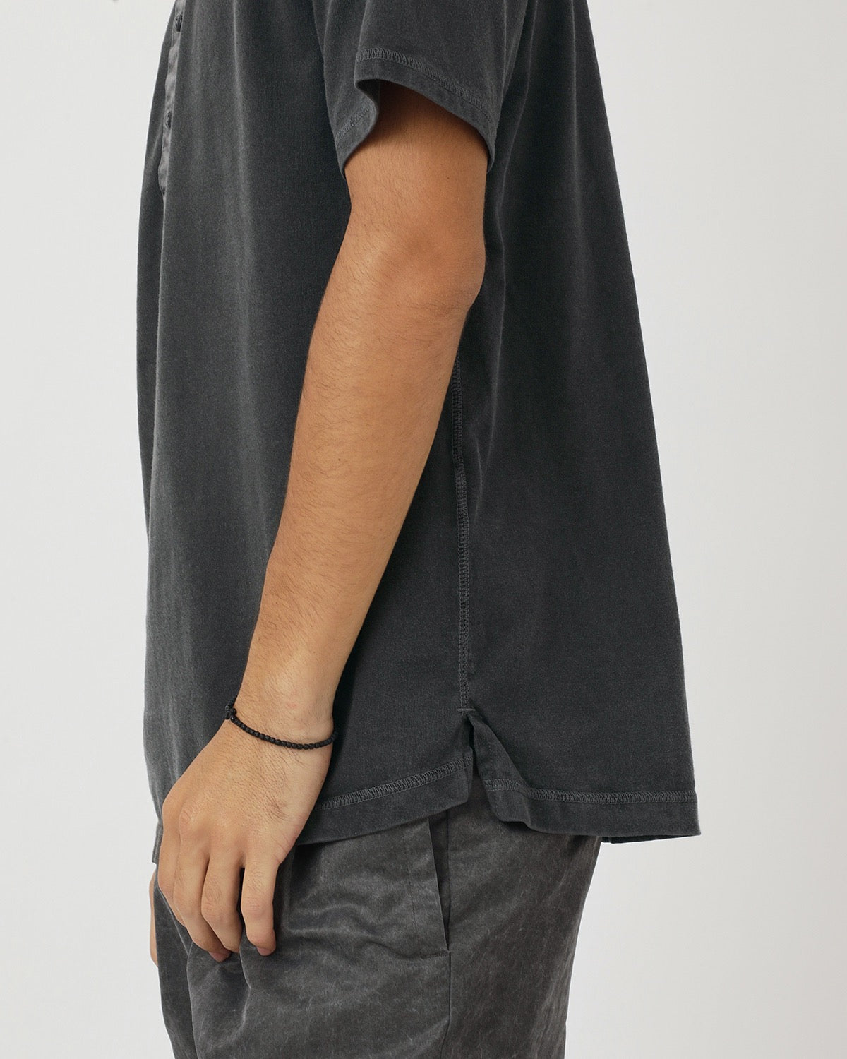 DWELLER S/S HENRY NECK TEE COTTON JERSEY PIGMENT DYE