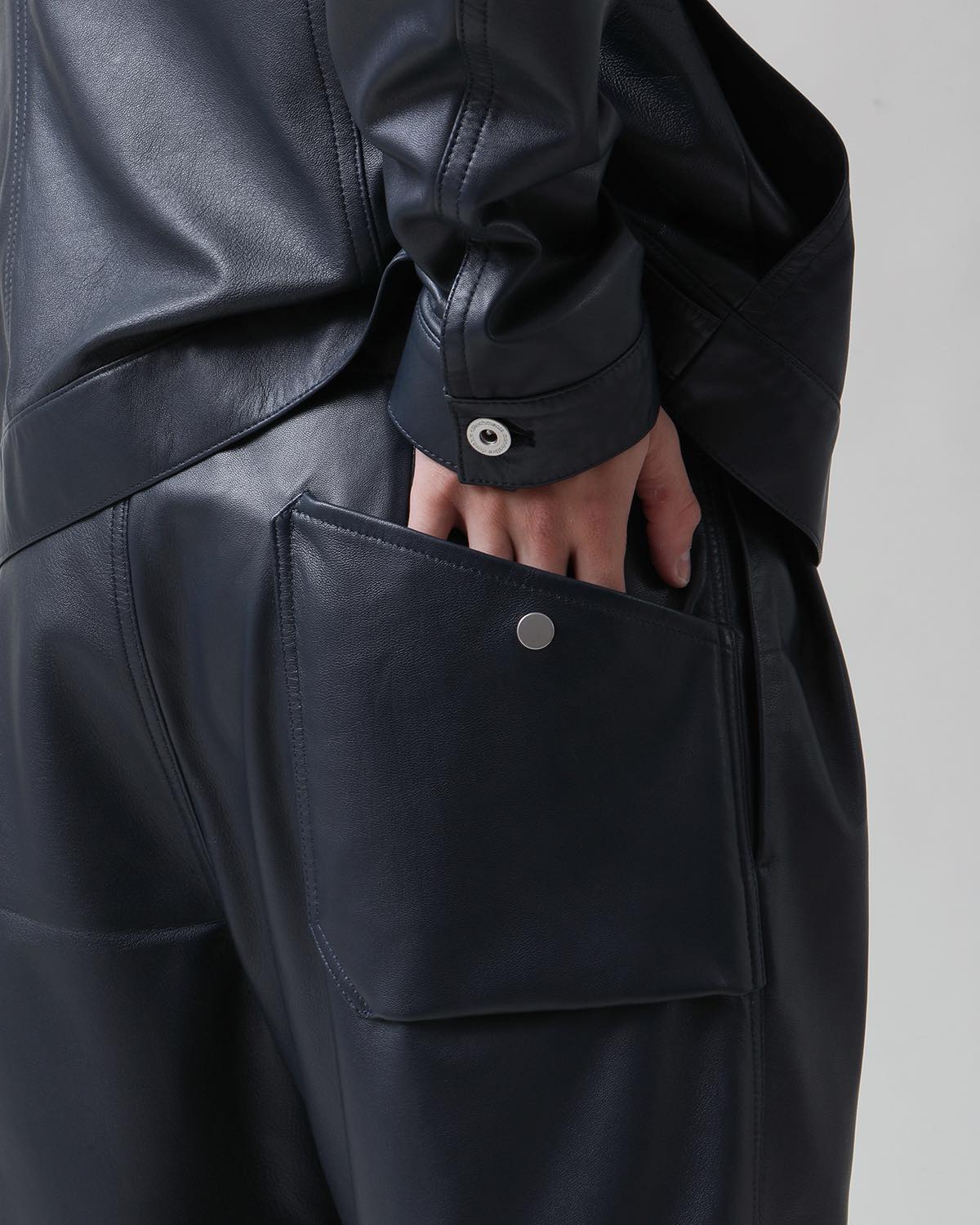 DWELLER EASY SHORTS SHEEP LEATHER