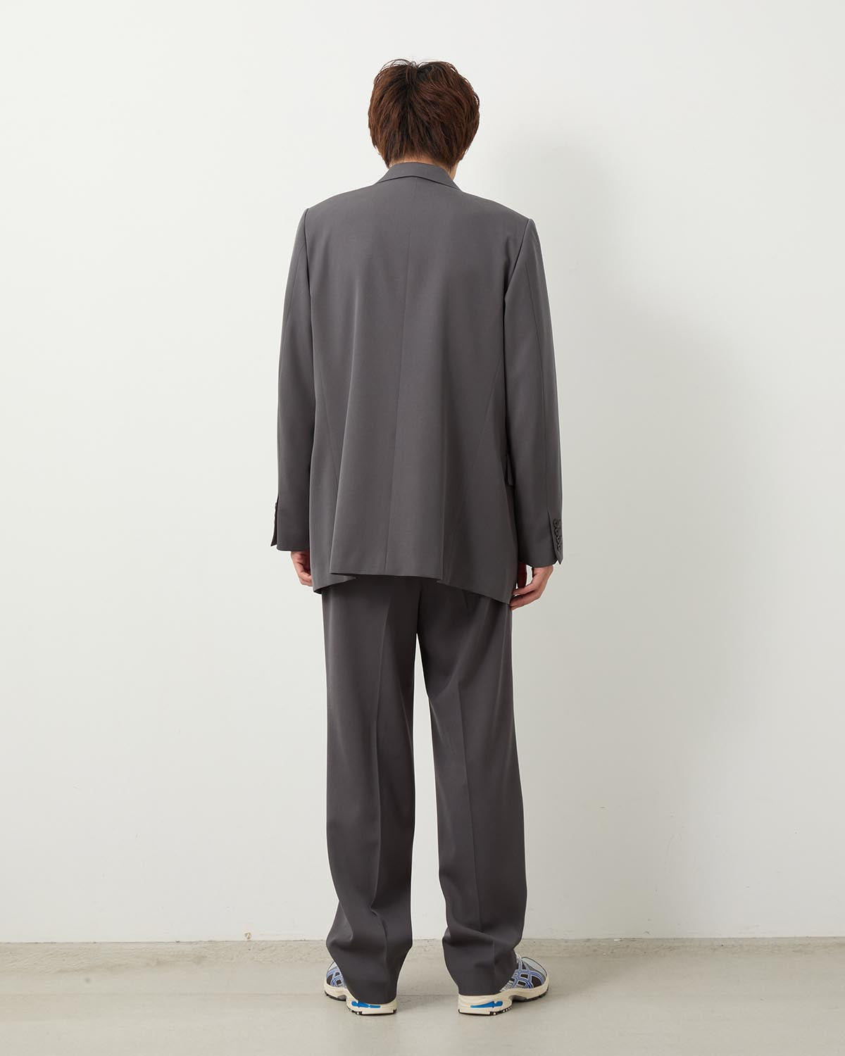 LIGHT WOOL MAX GABARDINE TWO-TUCK SLACKS