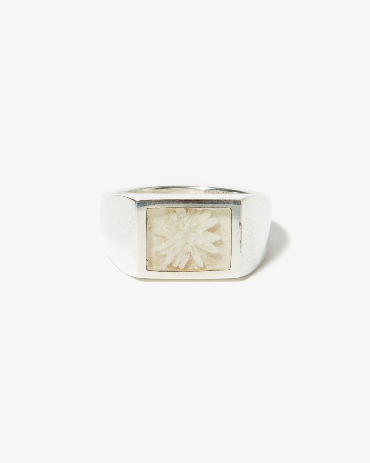 SIGNET RING WITH FLOWER / WHITE