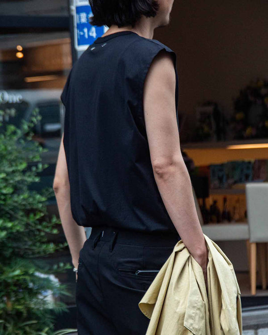 今夏に試したいノースリーブTシャツ