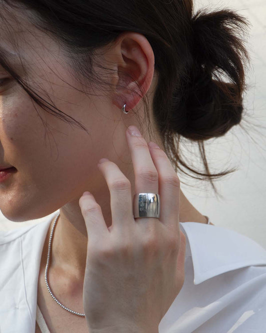 DAUGHTERS JEWELRY 洗練されたミニマムなジュエリーたち