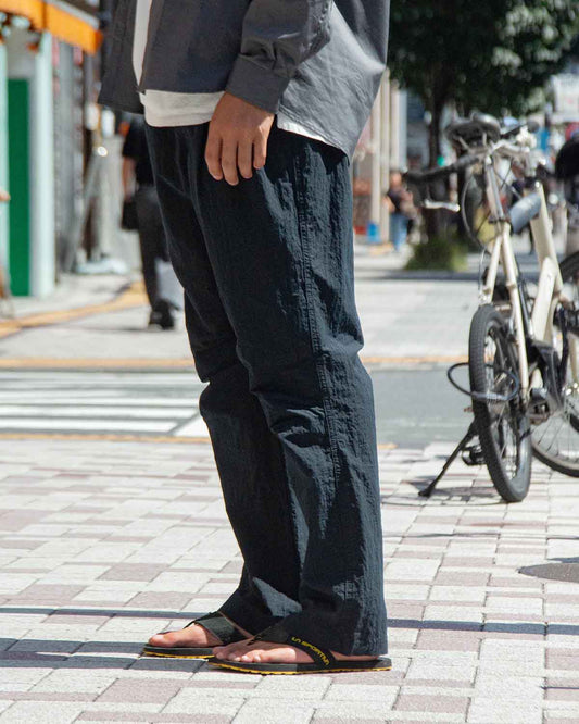 nonnativeのシャリ系パンツ