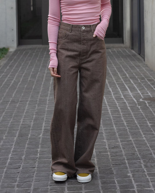 BISOWNのブラウンデニム