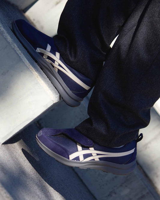 ASICS WALKINGの万能シューズ