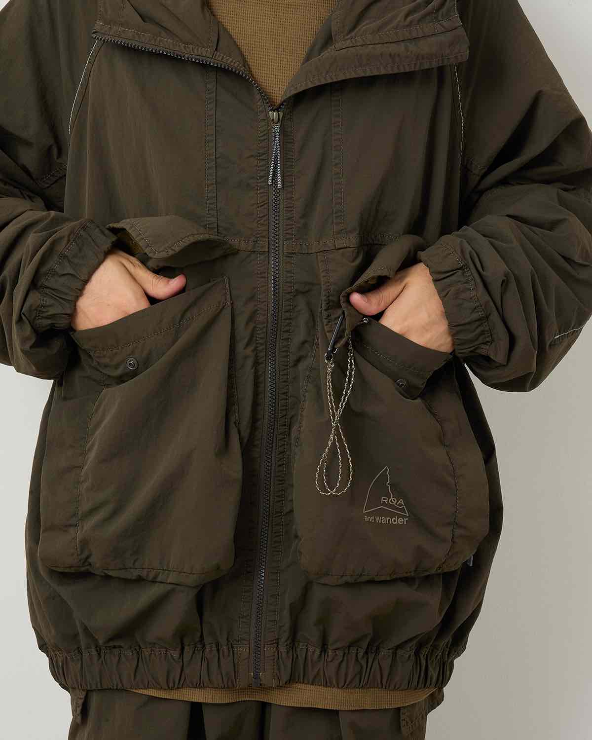 ROA GARMENT DYE NYLON HOODED JACKET