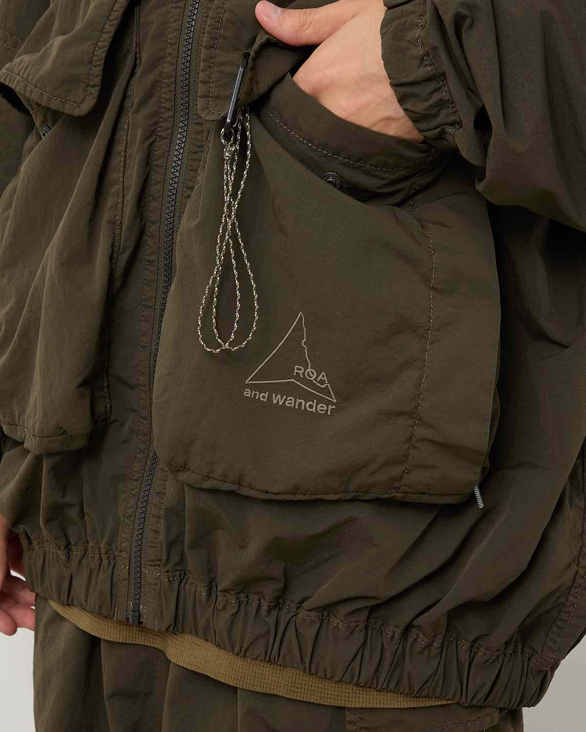 ROA GARMENT DYE NYLON HOODED JACKET