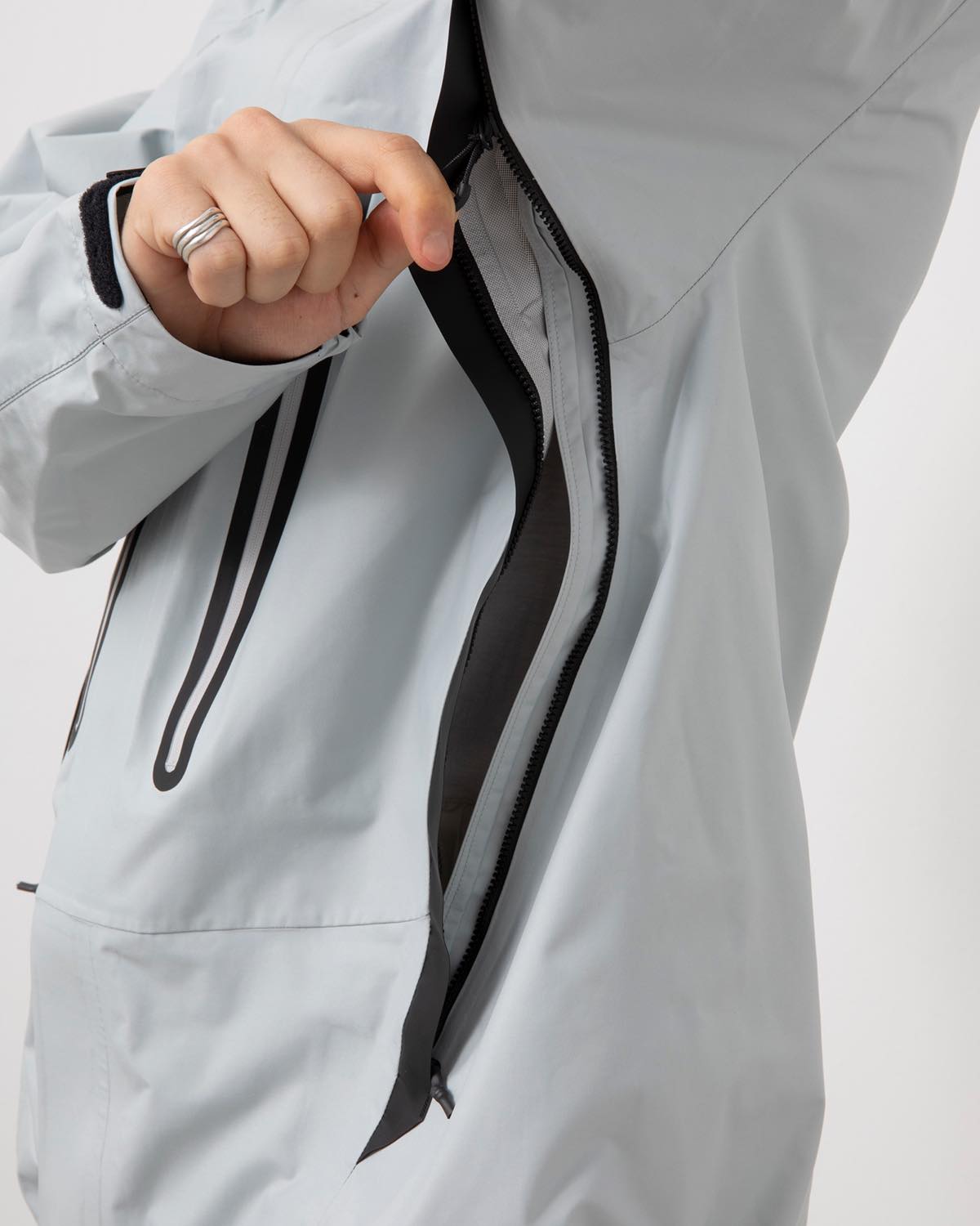 2.5L HIKER RAIN JACKET