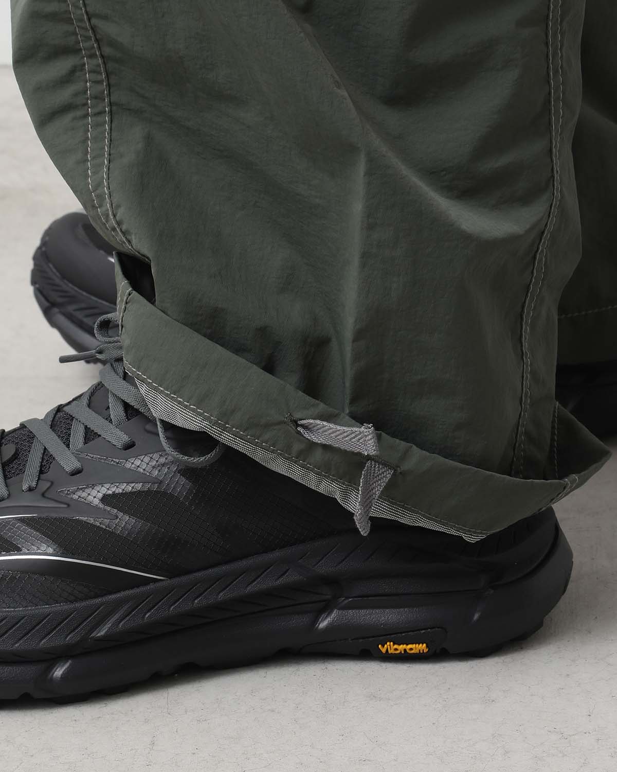 CRINKLED NYLON PANTS