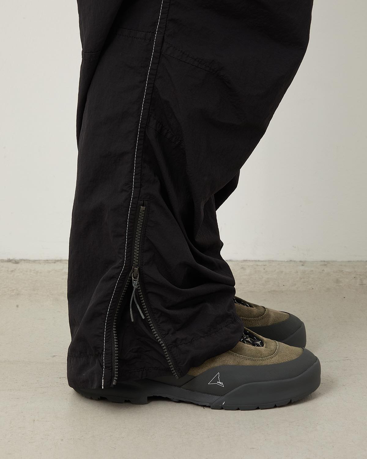 ROA GARMENT DYE NYLON PANTS