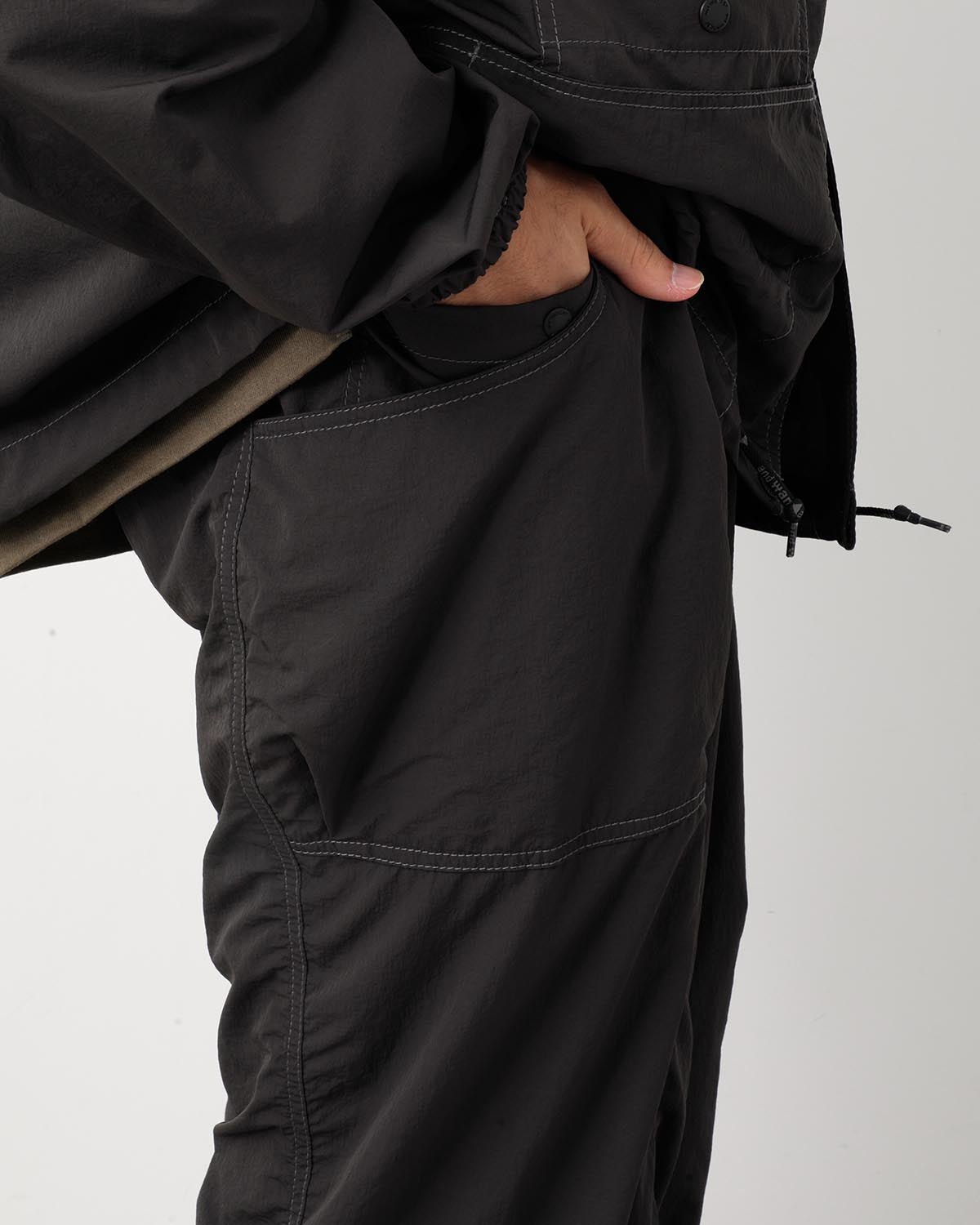 CRINKLED NYLON PANTS