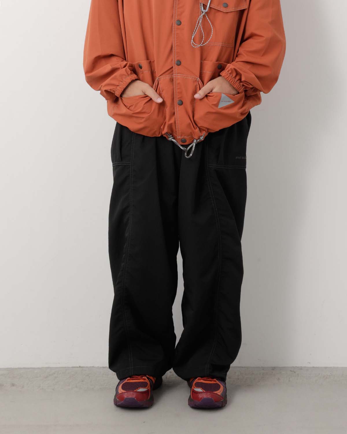 CRINKLED NYLON PANTS