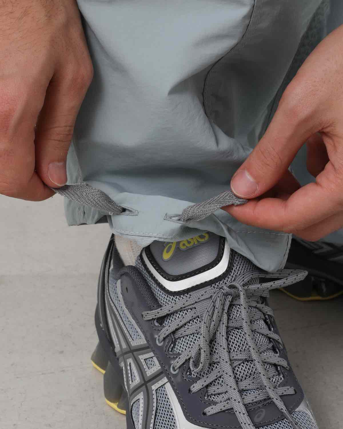 CRINKLED NYLON PANTS