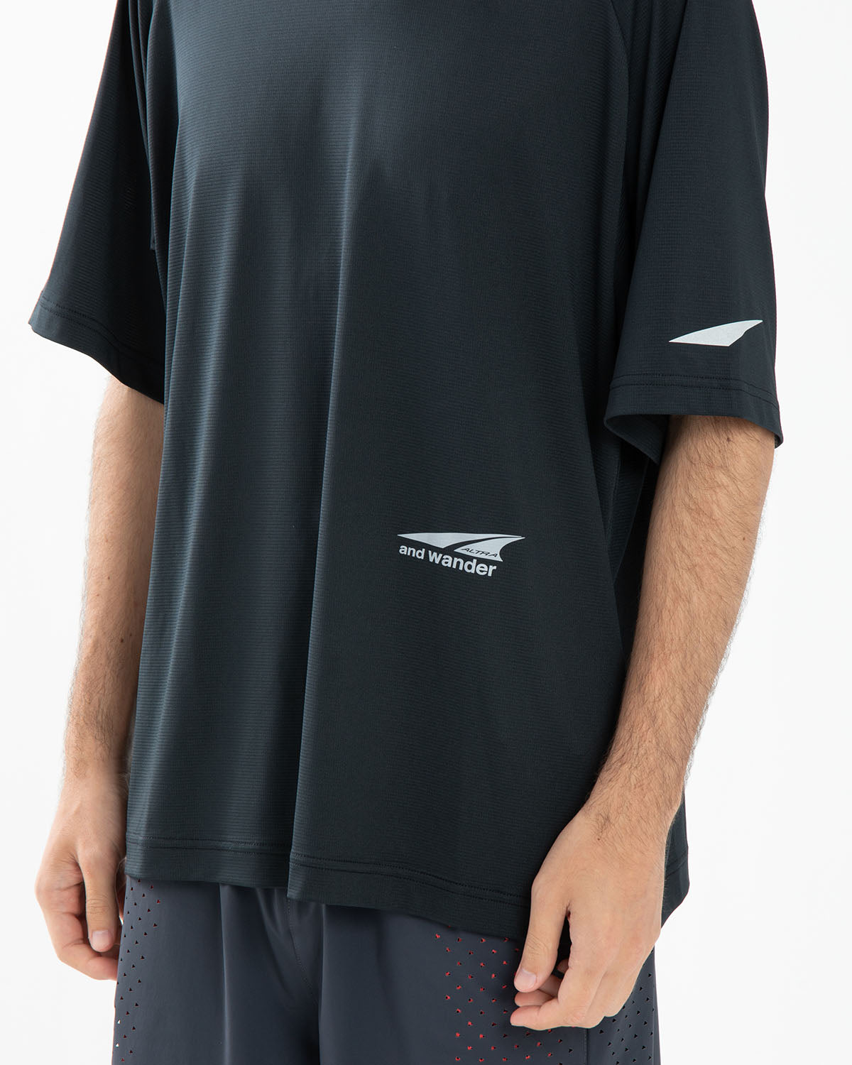 ALTRA × and wander SS T