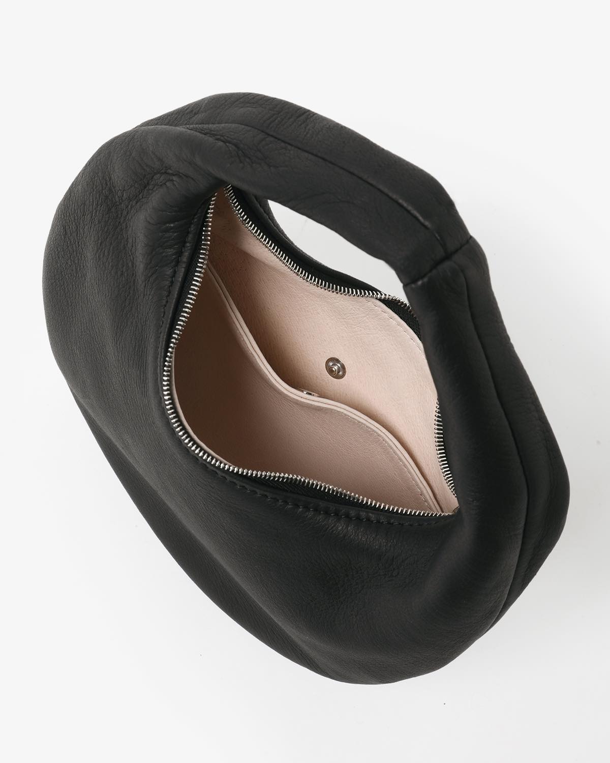 ROUND ONE SHOULDER : S