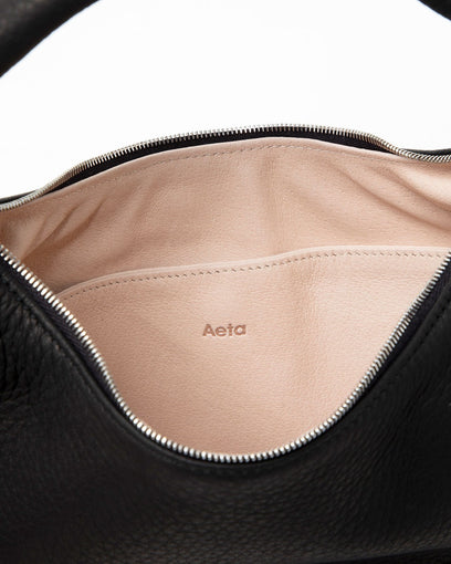 ROUND ONE SHOULDER : M