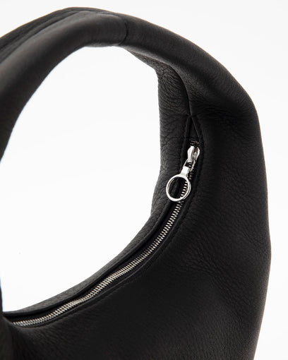 ROUND ONE SHOULDER : M