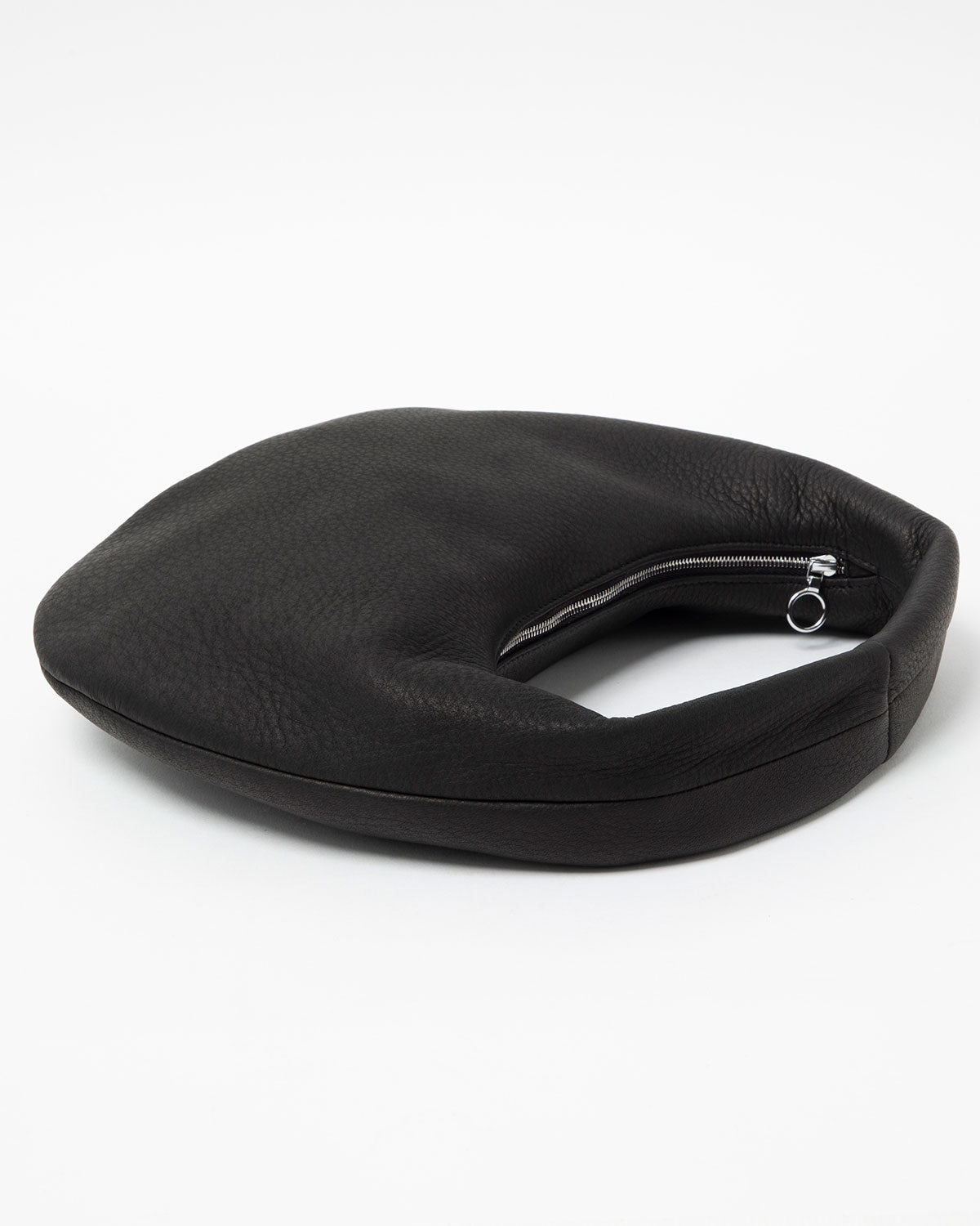 ROUND ONE SHOULDER : M