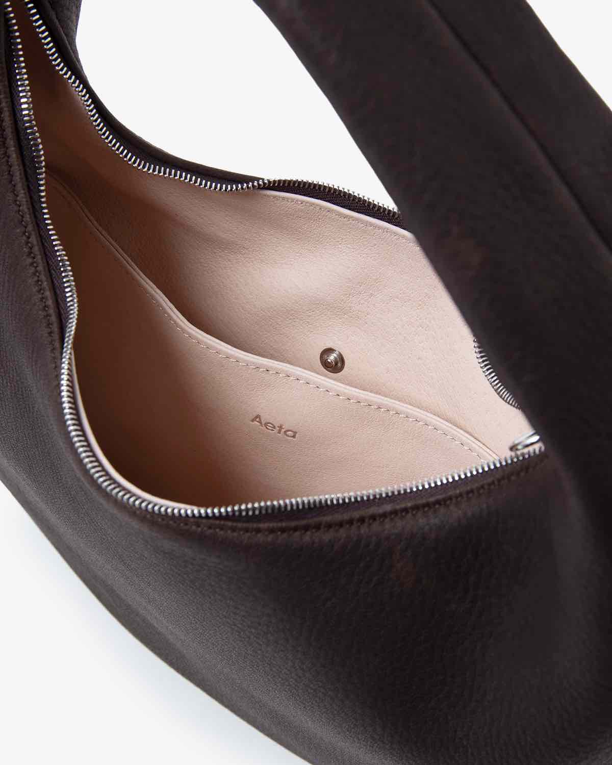 ROUND ONE SHOULDER : M