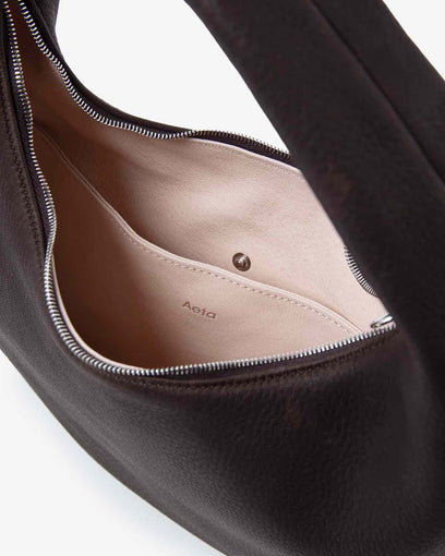 ROUND ONE SHOULDER : M