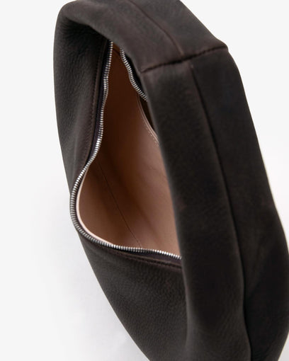 ROUND ONE SHOULDER : M