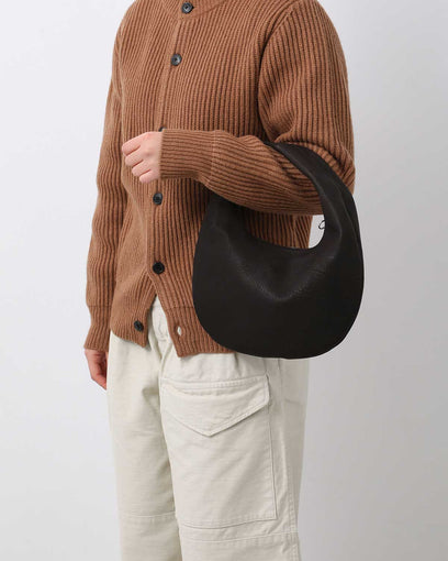 ROUND ONE SHOULDER : M