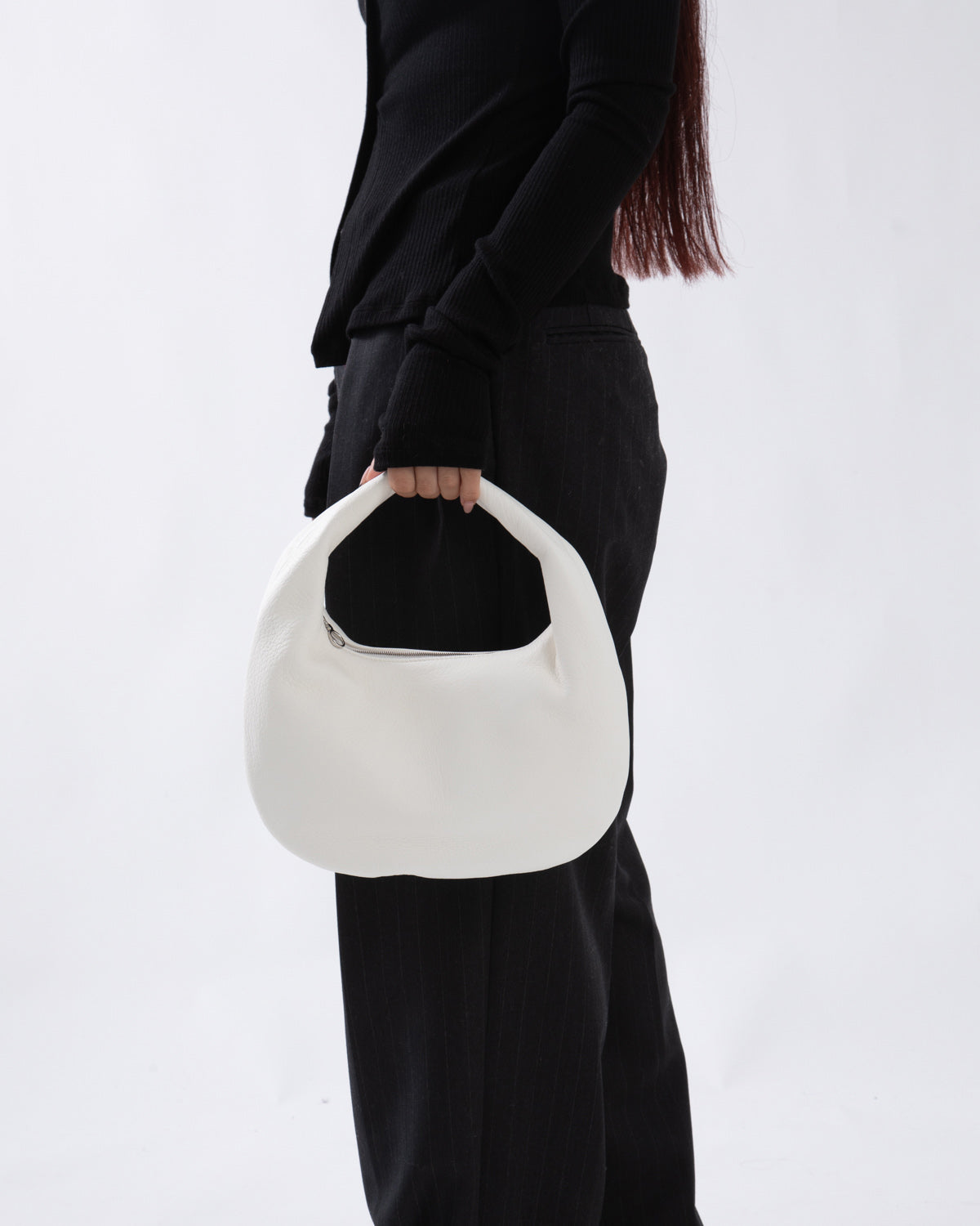 ROUND ONE SHOULDER : M