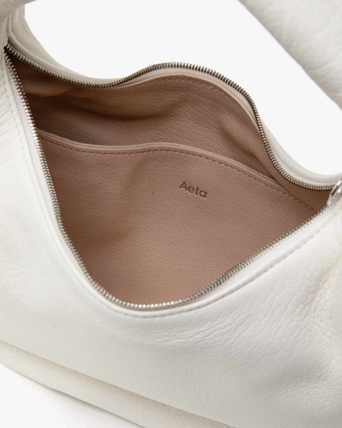 ROUND ONE SHOULDER : M