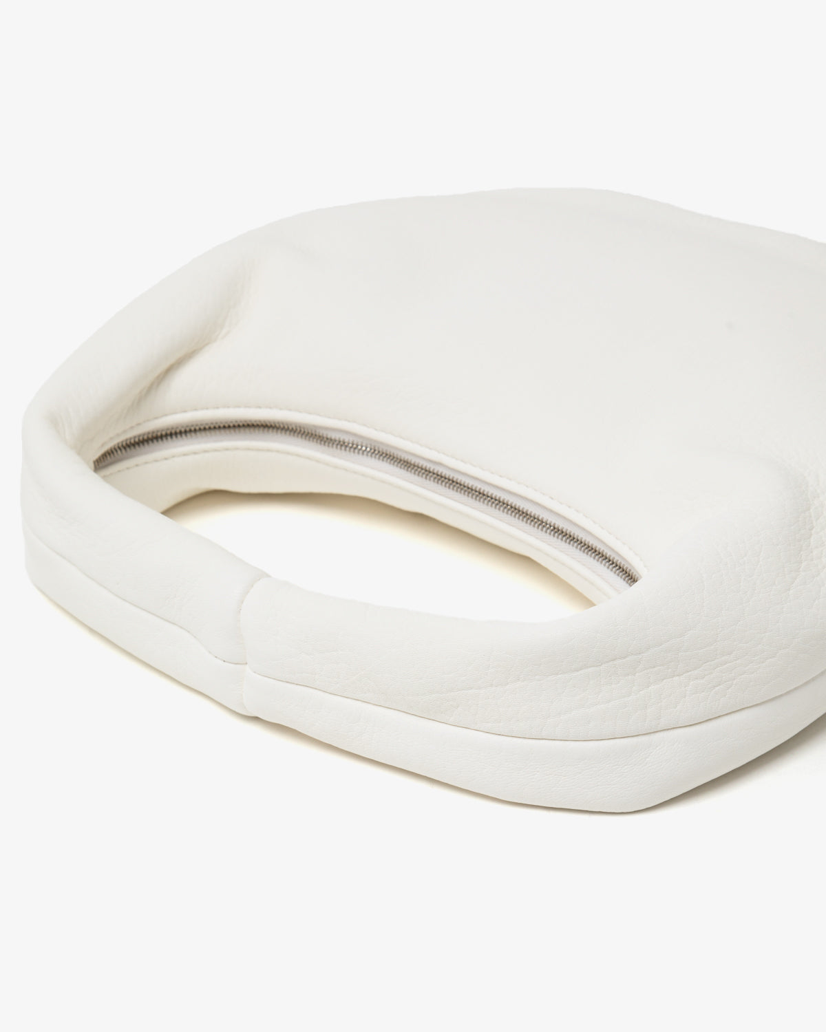 ROUND ONE SHOULDER : M