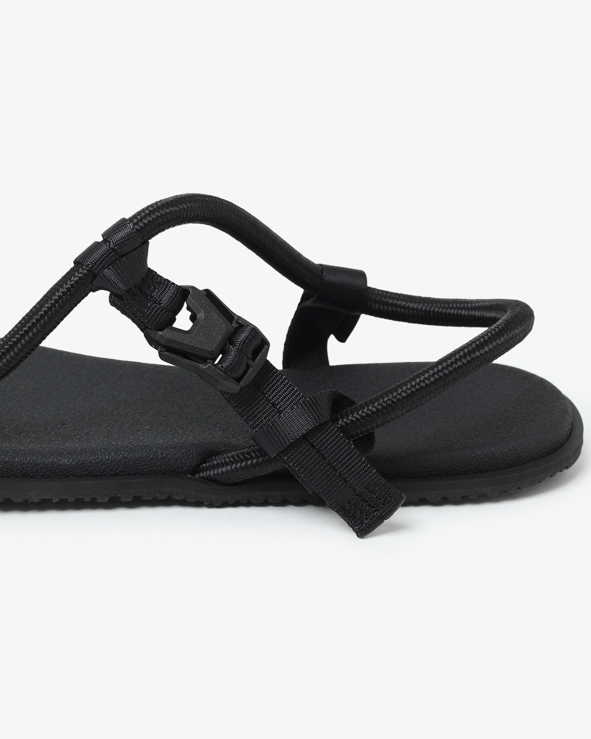 STRING SANDALS