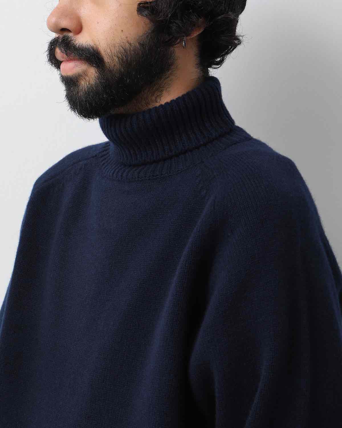 TURTLENECK SWEATER