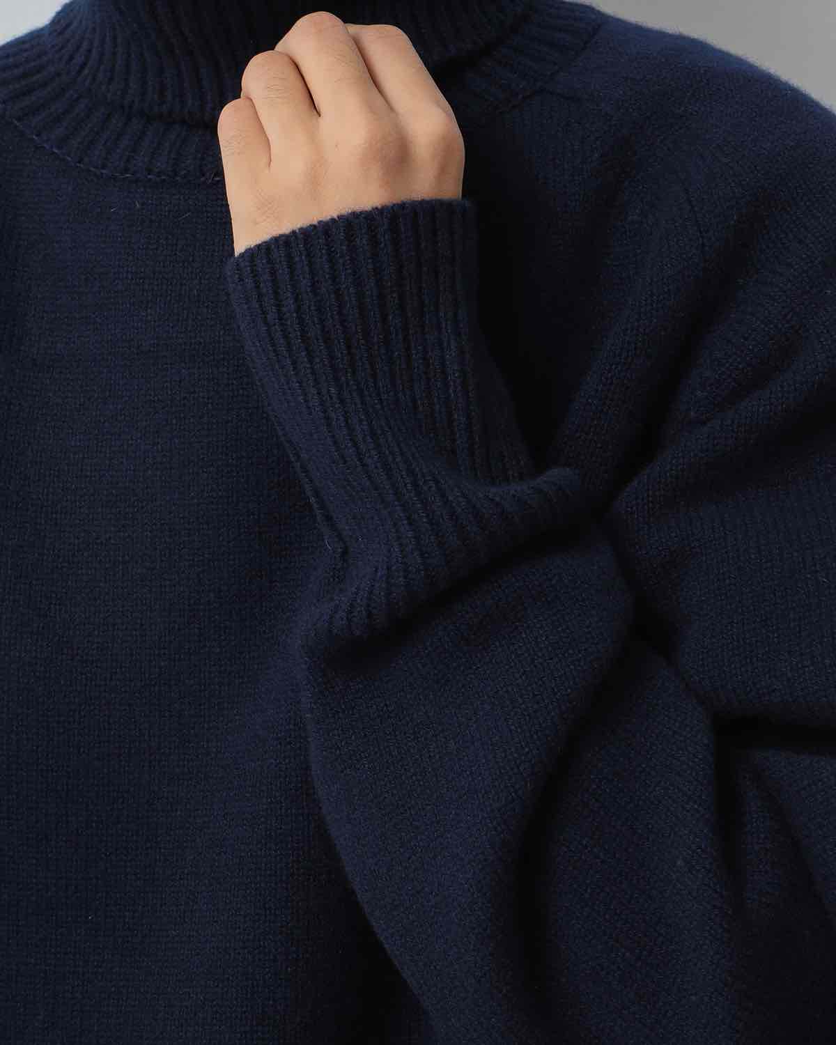 TURTLENECK SWEATER