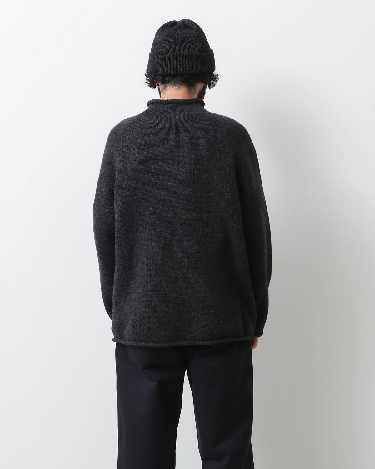 ROLL NECK SWEATER