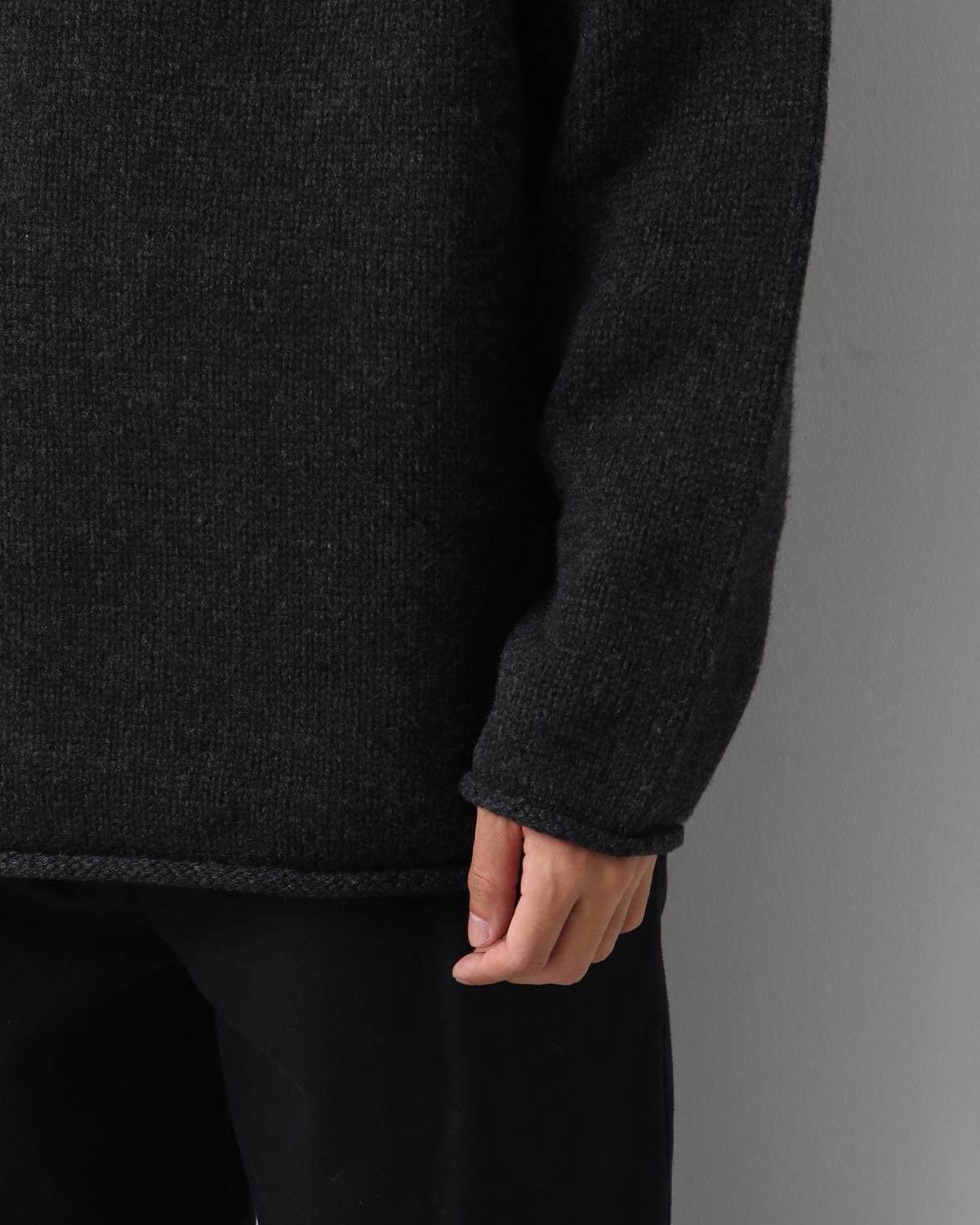 ROLL NECK SWEATER