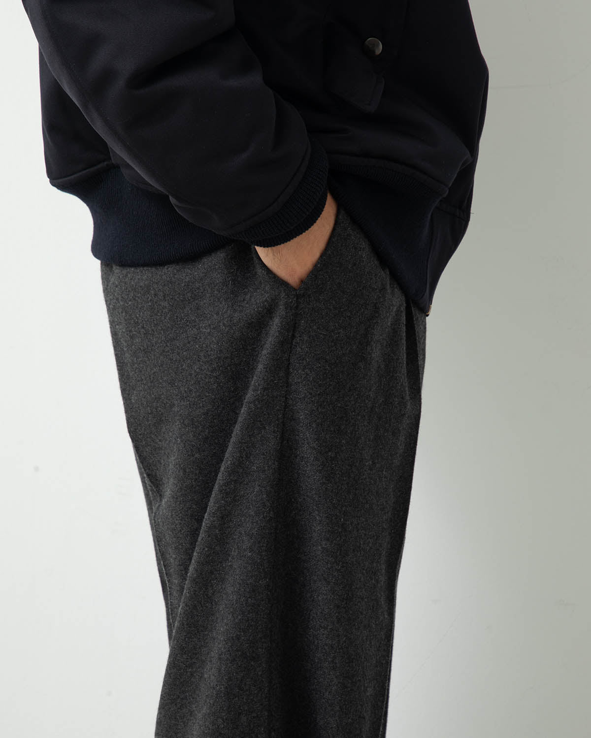 CASHMERE LIGHT FLANNEL WIDE TAPERED TROUSERS