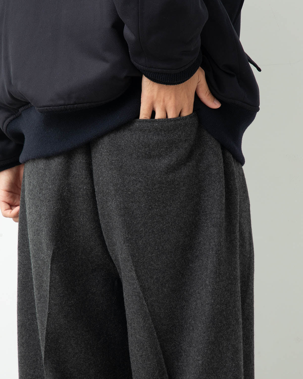 CASHMERE LIGHT FLANNEL WIDE TAPERED TROUSERS