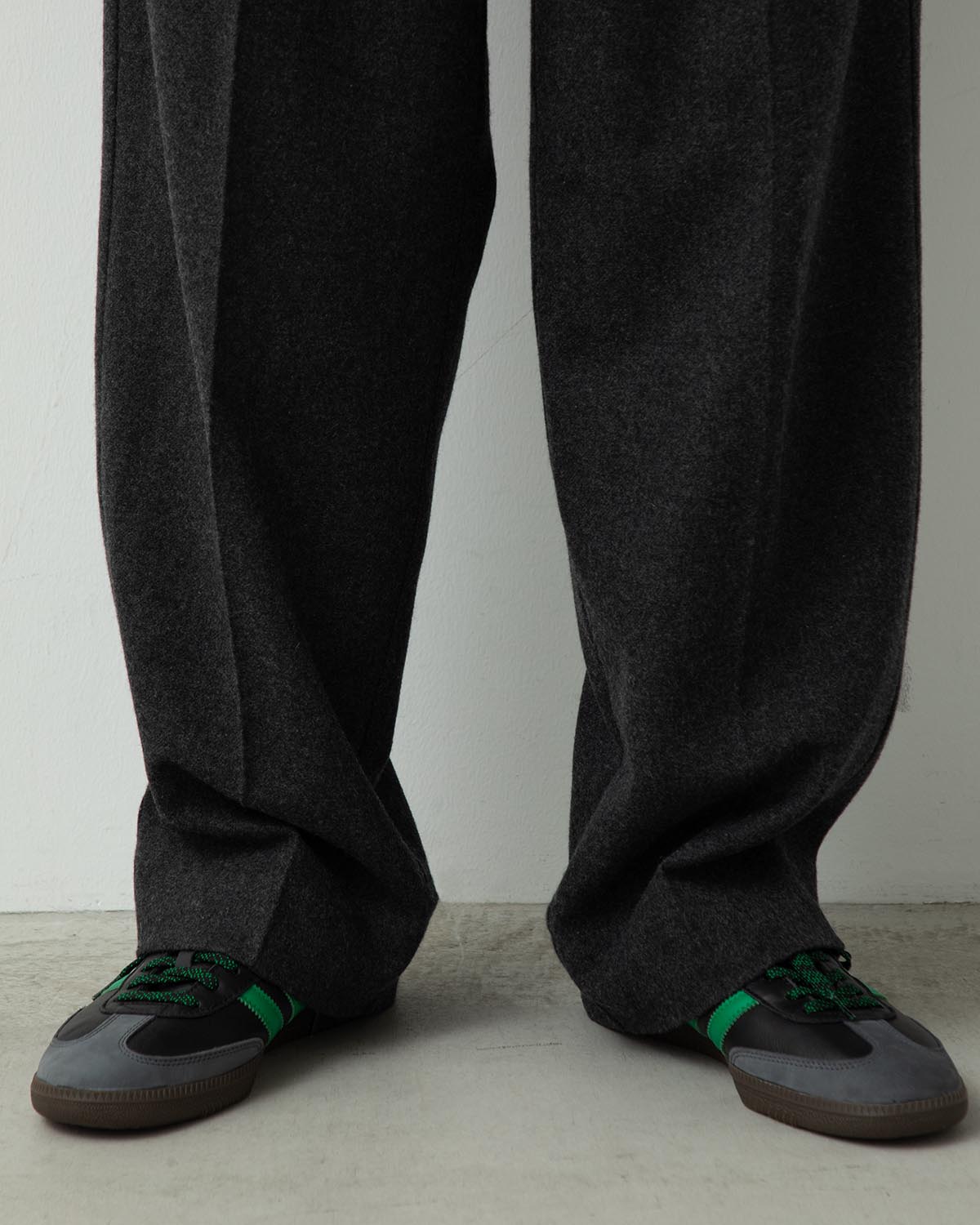 CASHMERE LIGHT FLANNEL WIDE TAPERED TROUSERS