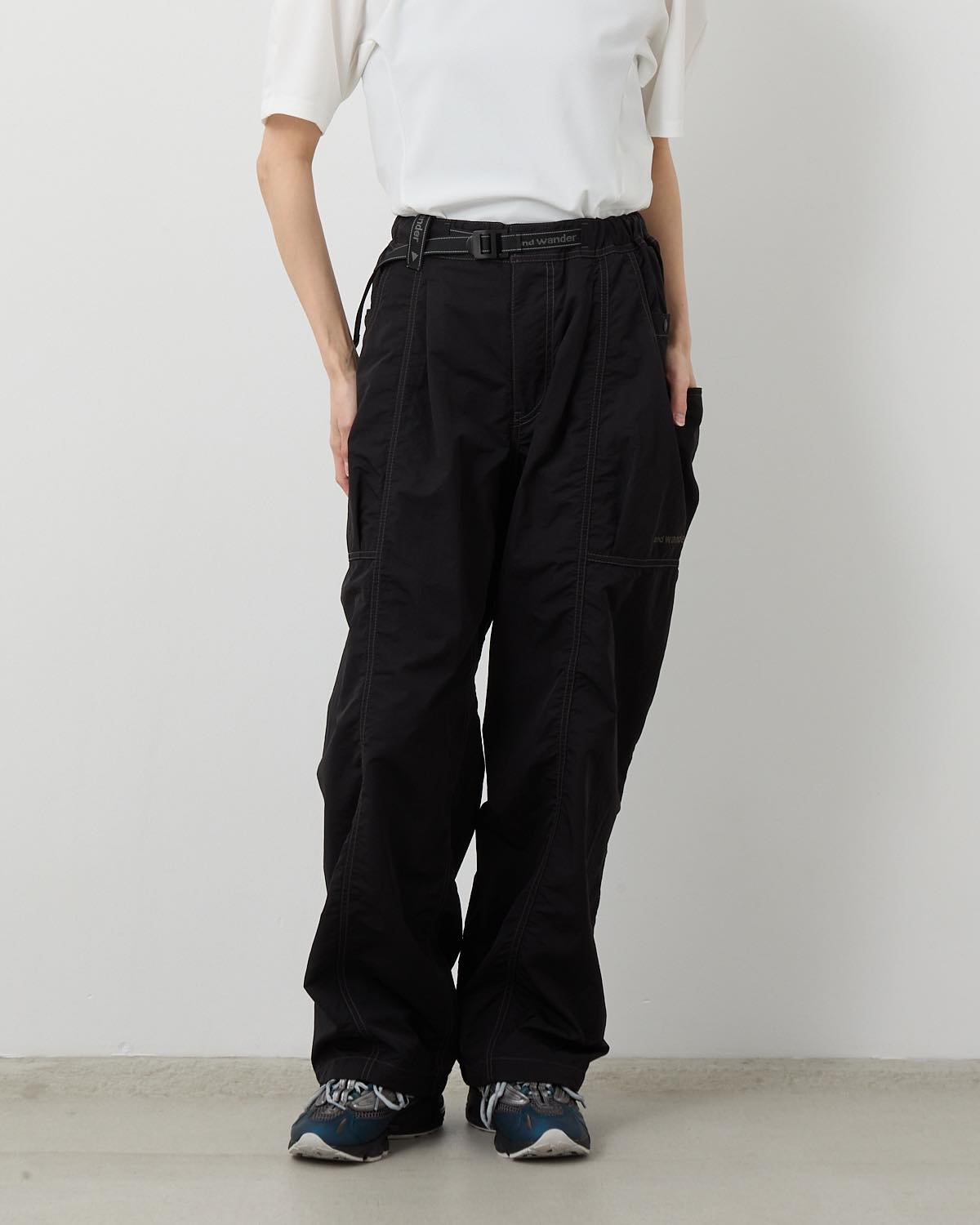 CRINKLED NYLON PANTS (WOMEN'S)
