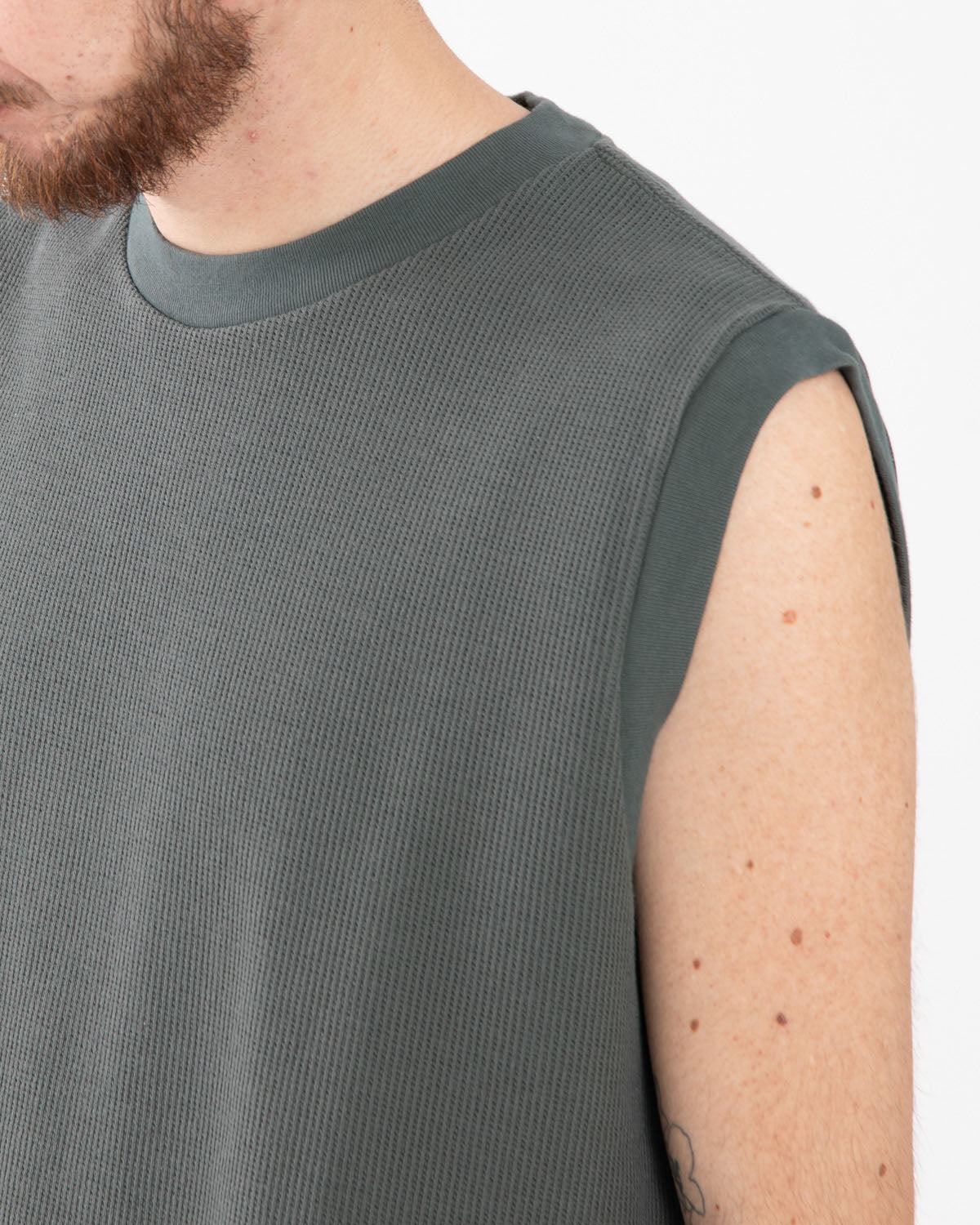 ROUGH&SMOOTH THERMAL SLEEVELESS