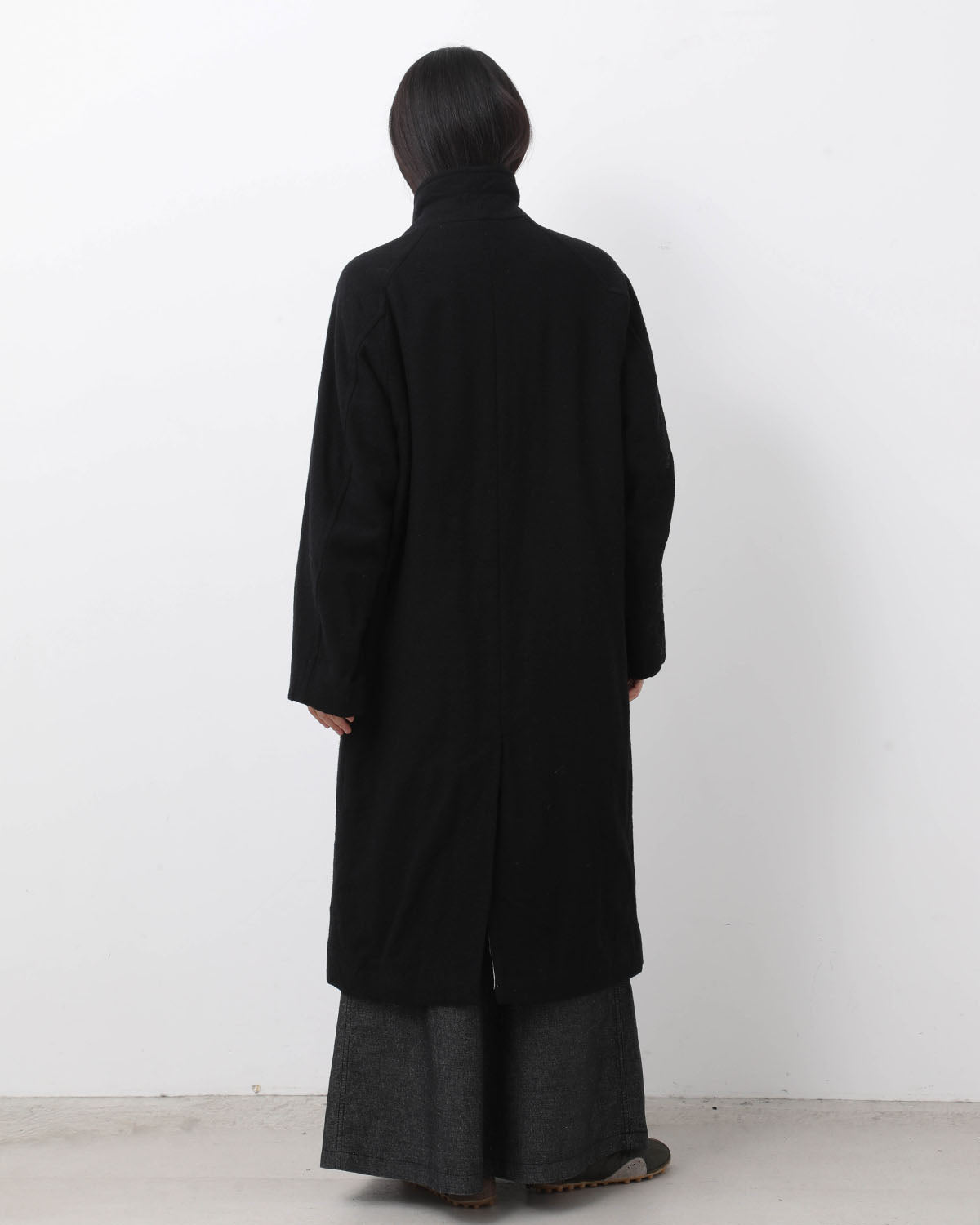 CLASSIC WOOL DOUBLE-BREASTED COAT