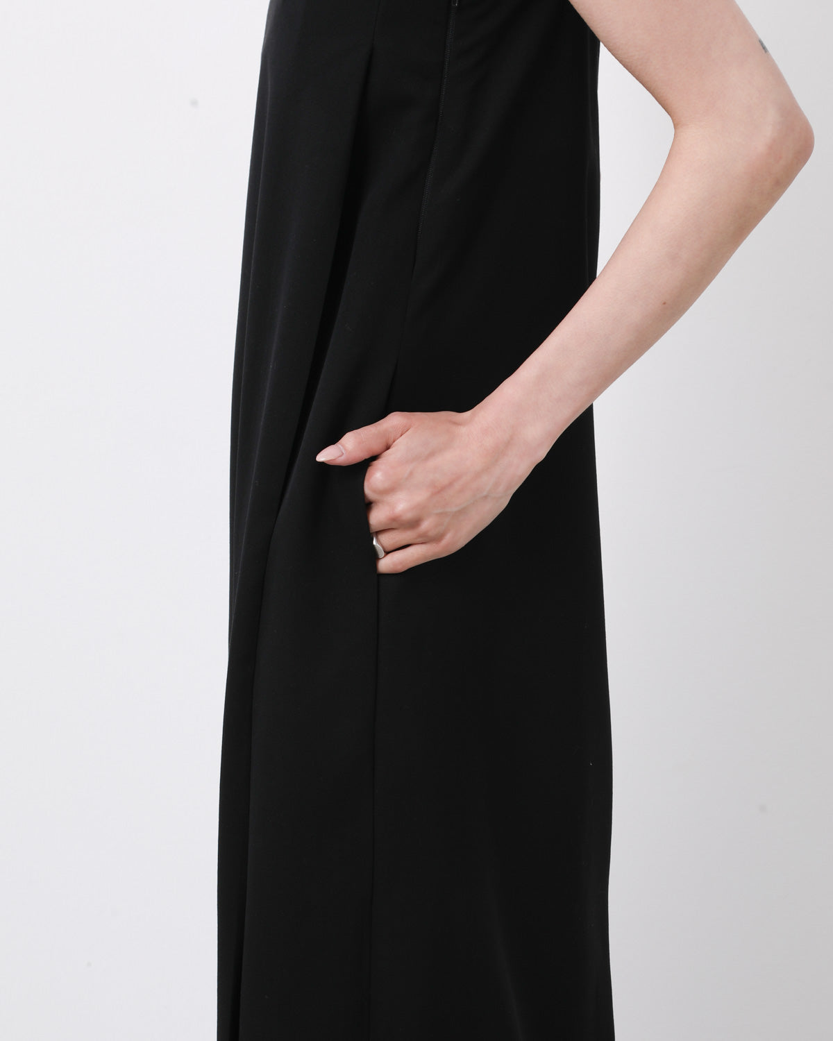 SUOER120'S WO BLACK DRESS