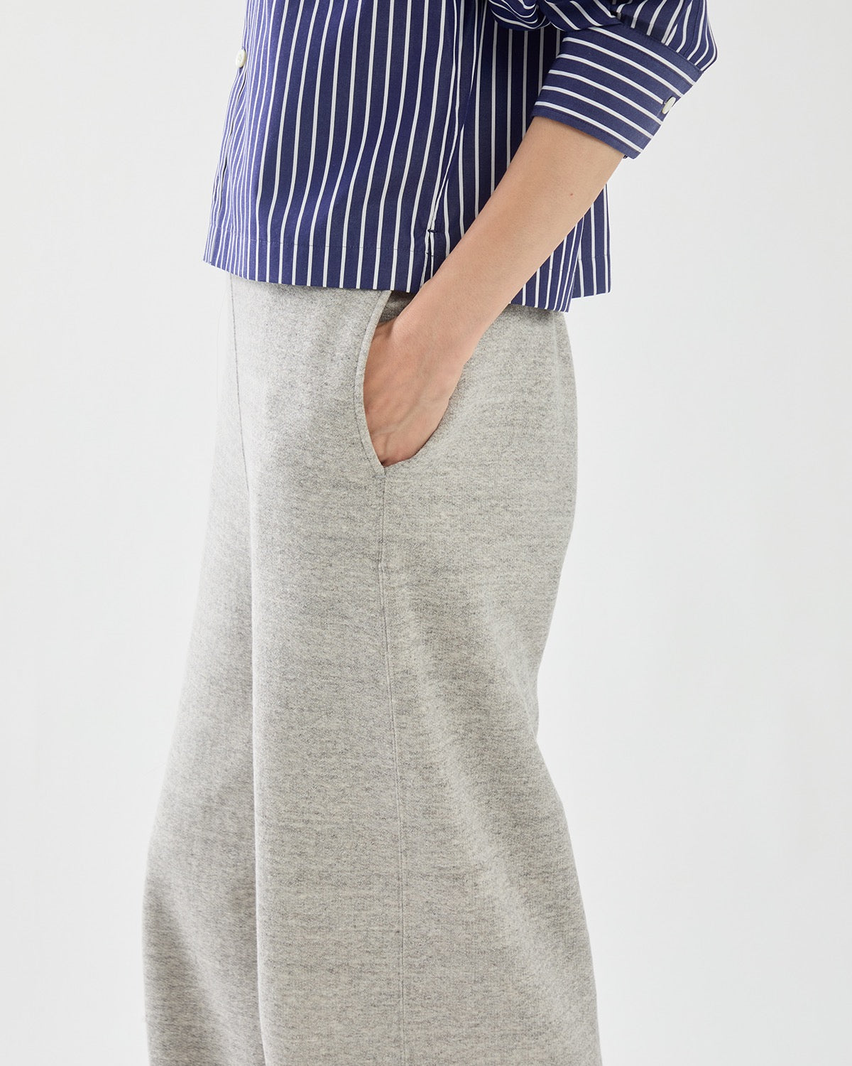 LOOSE SWEAT PANTS