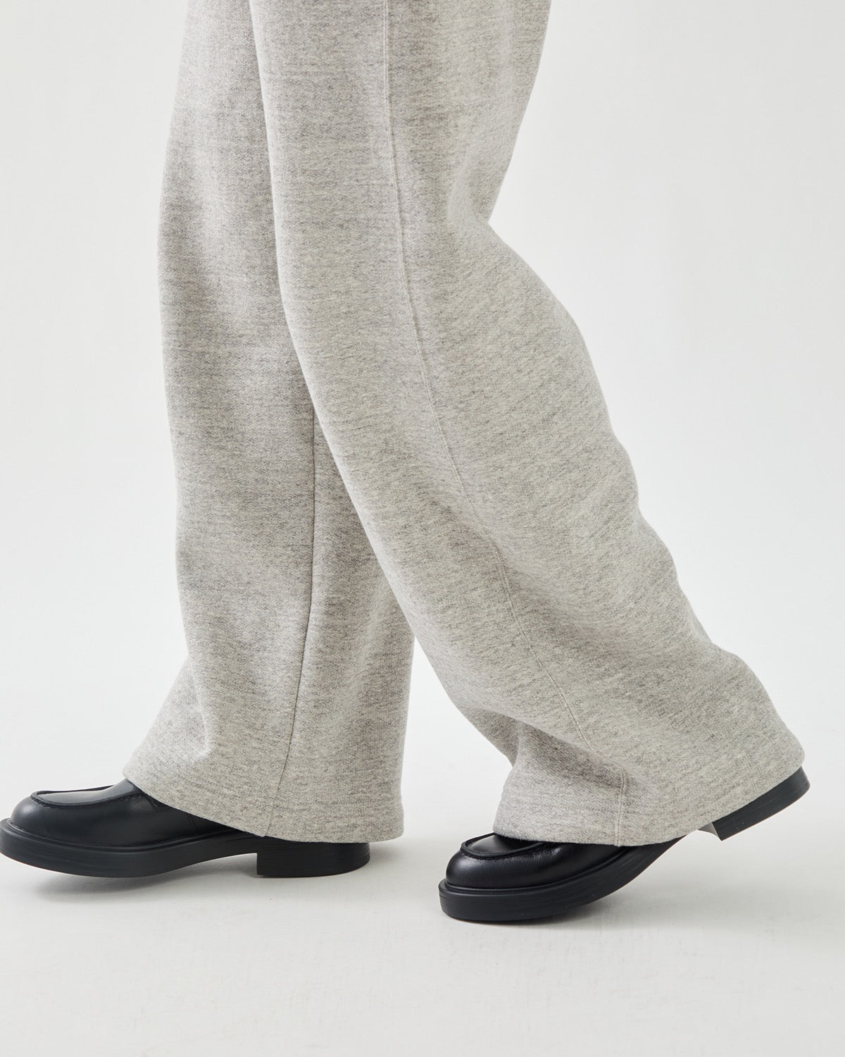 LOOSE SWEAT PANTS