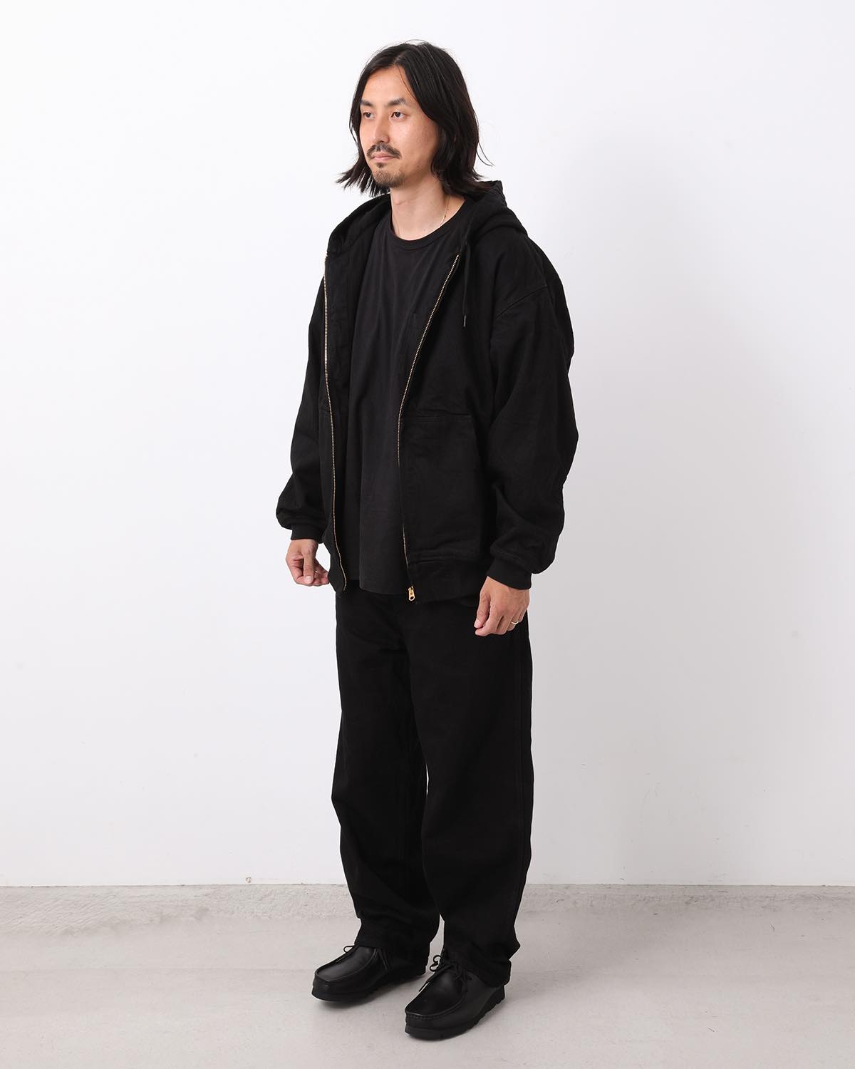 ブラックデニムベルテッドパンツ